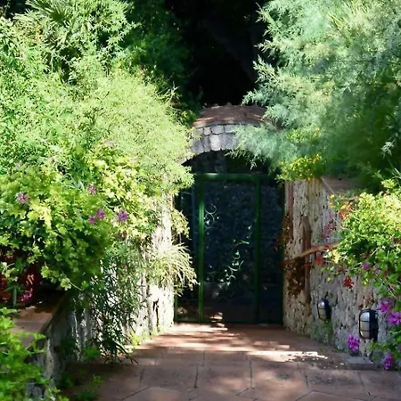 Villa Casa Rossella Casa Con Giardino By Italianhost