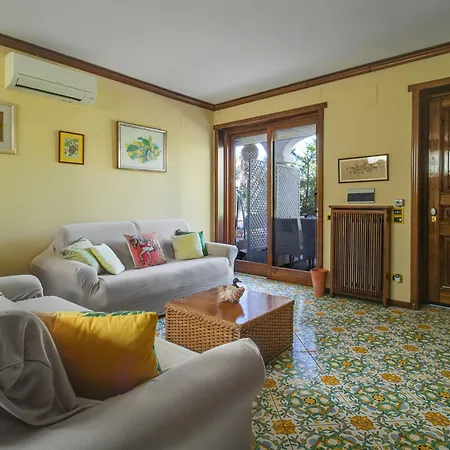 Villa Casa Rossella Casa Con Giardino By Italianhost